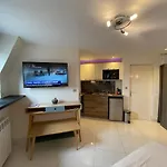 Rdc 4 - Meublé Centre De Apartamento *