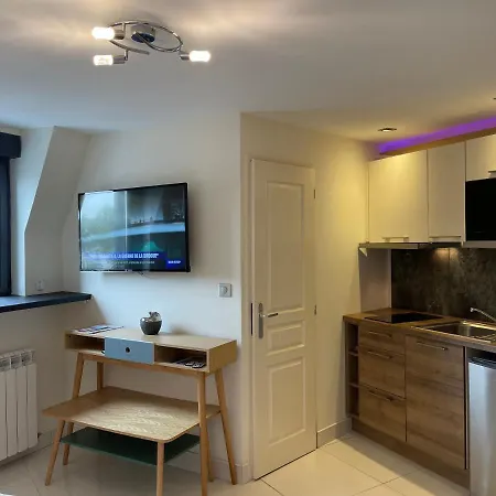 Rdc 4 - Meublé Centre De Apartamento