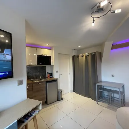 Rdc 4 - Meublé Centre De Apartamento